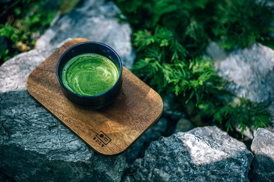 5 Benefits to Drinking Matcha While Breastfeeding (Instead of Coffee)